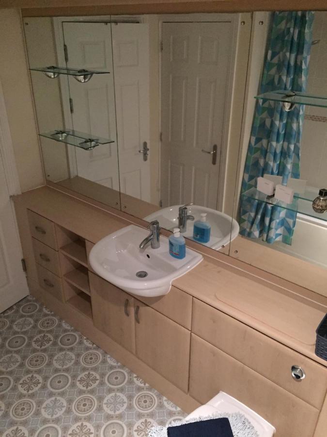 פורט טלבוט Beach Break Aberavon Holiday Home By The Sea מראה חיצוני תמונה